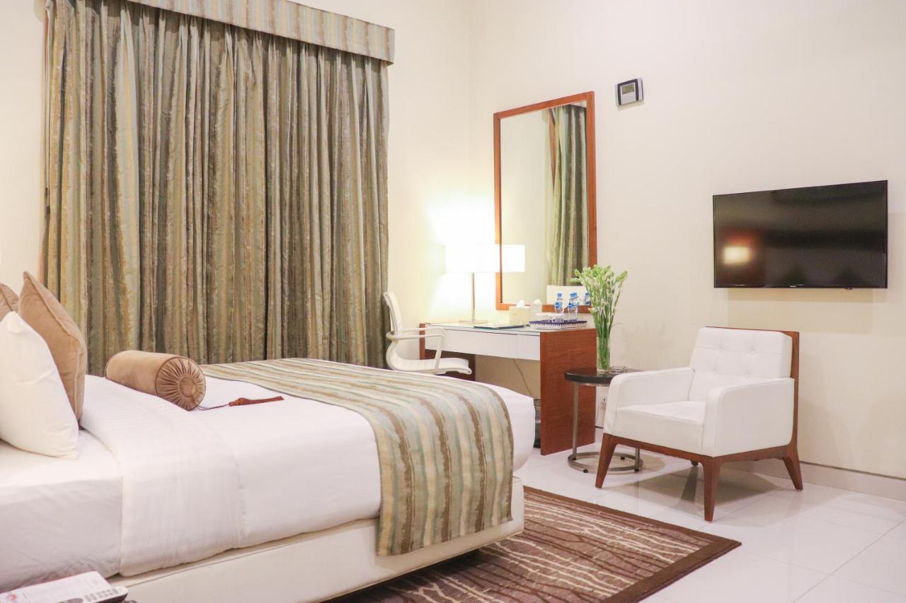 อวารี เอ็กซ์เพรส บูทิก เรสซิเดนซ์ - มุลตาน Hotel ภายนอก รูปภาพ